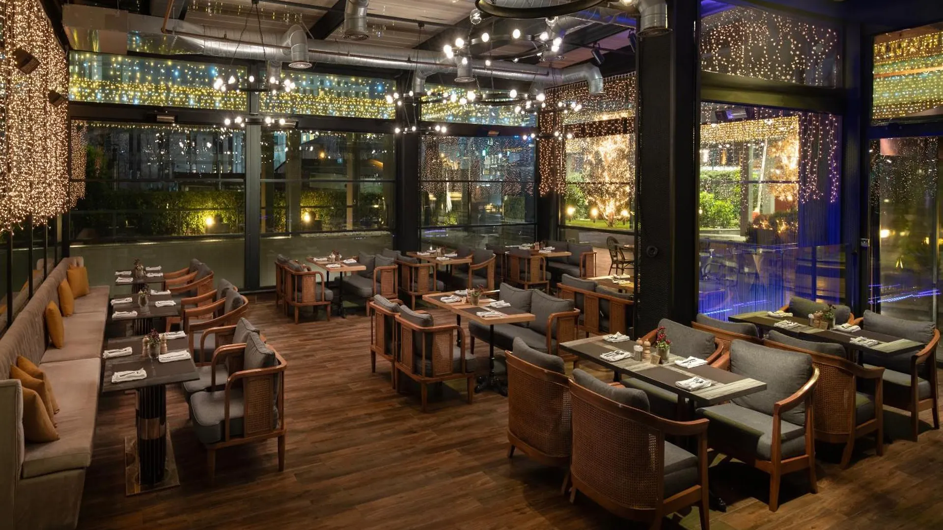 Movenpick Living Istanbul West Hotel 5*,