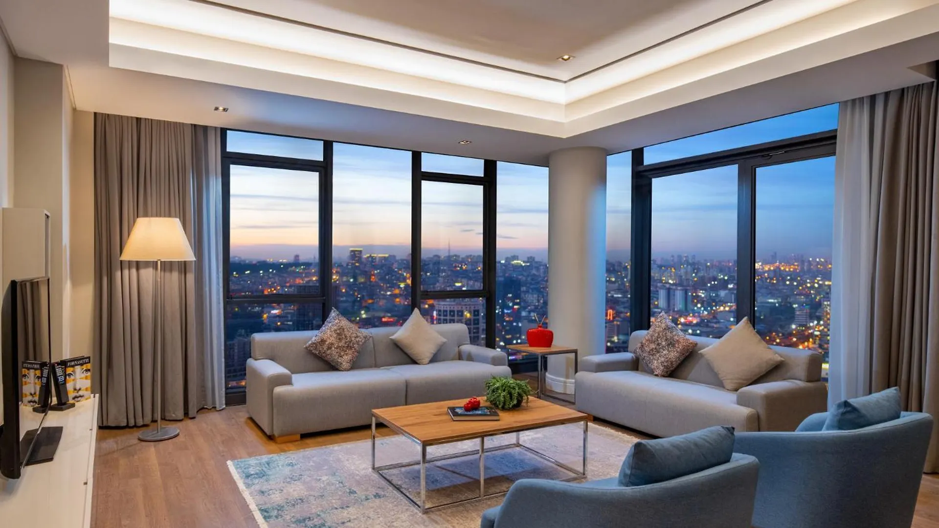 Hotel Movenpick Living Istanbul West 5*,