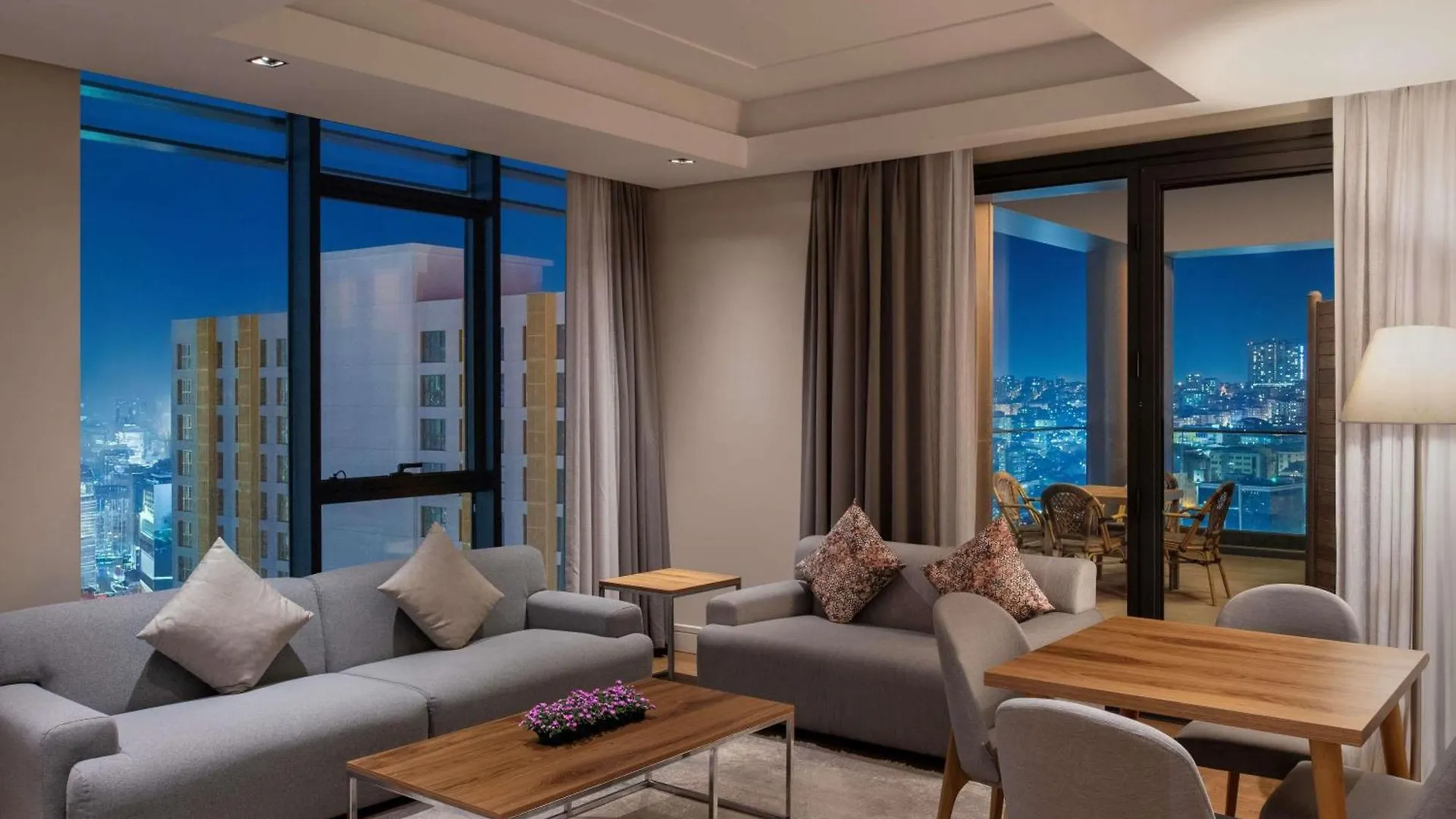 Отель Movenpick Living Istanbul West